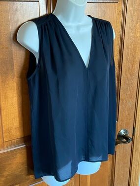 VINCE  Black V Neck Top Shear Blouse 100% Silk Sleeveless  Size Medium